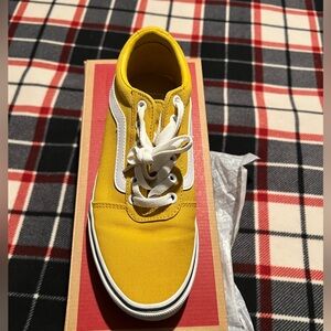 Vans Old Skool (Ward) 
Yellow size 7.5 women's